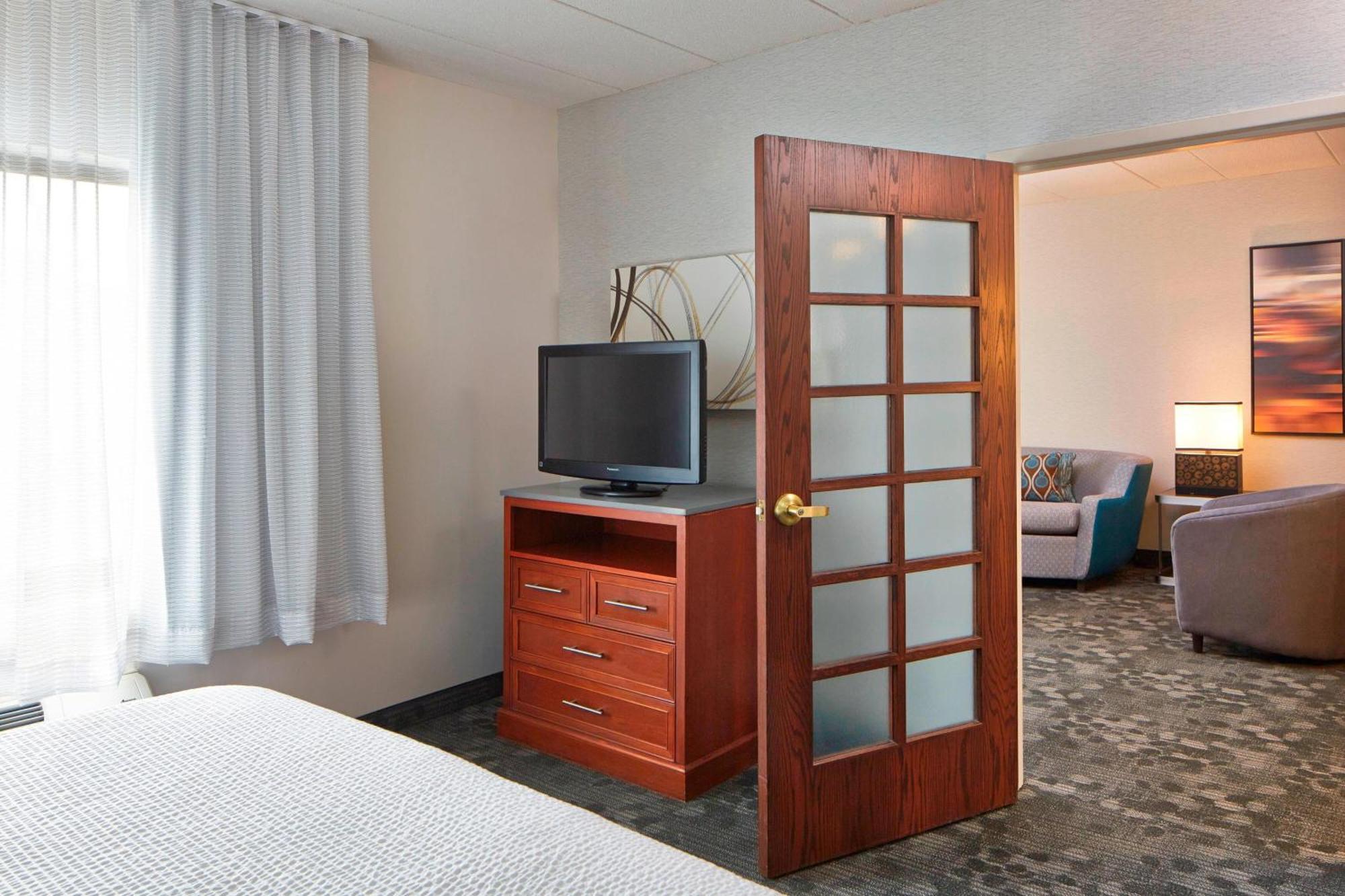 Courtyard By Marriott Bloomington Mall Of America Exterior photo
